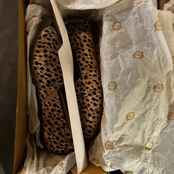 Born Leopard Print Women's Flats - Picture 4 of 6